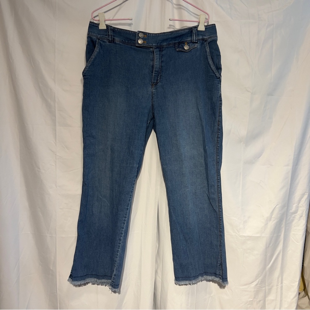 Chico’s Demin Women’s Jeans Size 2 Blue Straight Leg Stretch Frayed Hem Casual